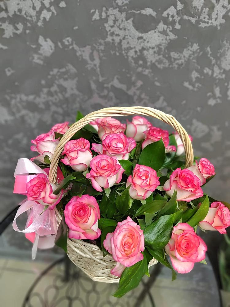 Цветочная композиция из Розы в корзине в Старотимашкино