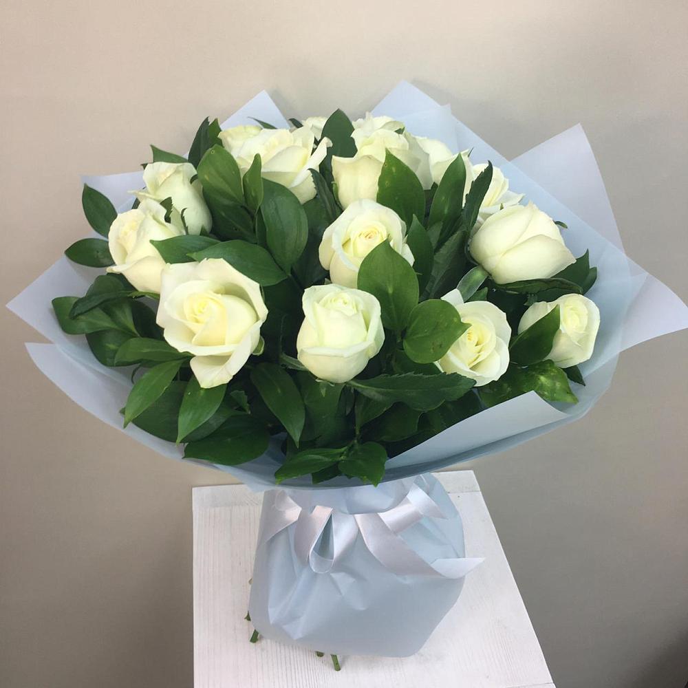 Букет 15 Белых роз Проуд в Старотимашкино