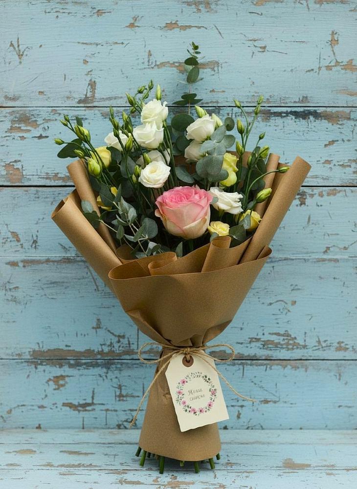 Букет цветов из: Розы и Лизиантусы в Старотимашкино