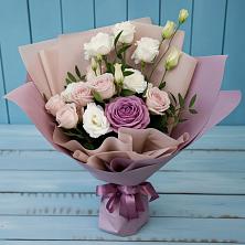 Букет цветов из:  Розы и Лизиантусы в Старотимашкино