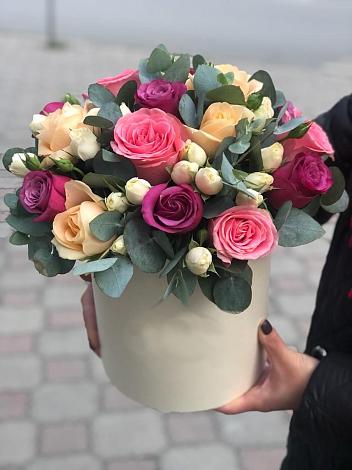 Цветочная композиция из Розы в шляпной коробке в Старотимашкино
