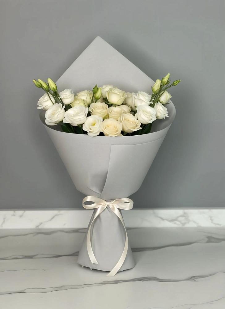 Букет цветов из: Розы и Лизиантусы в Старотимашкино