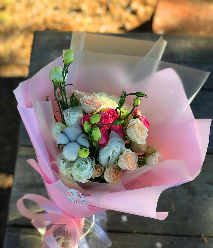 Букет цветов из: Розы и Лизиантусы в Старотимашкино