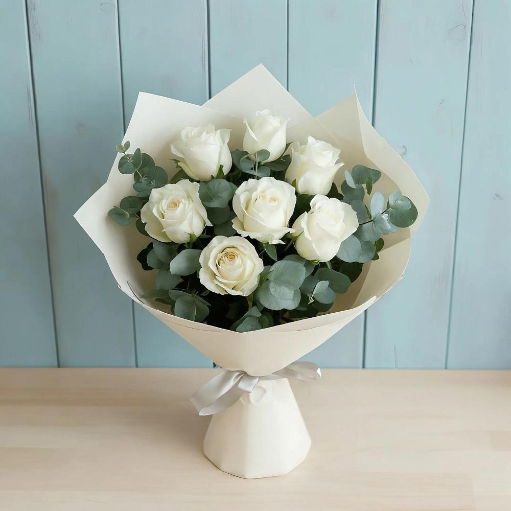 Букет Белые розы в Эвкалипте в Старотимашкино