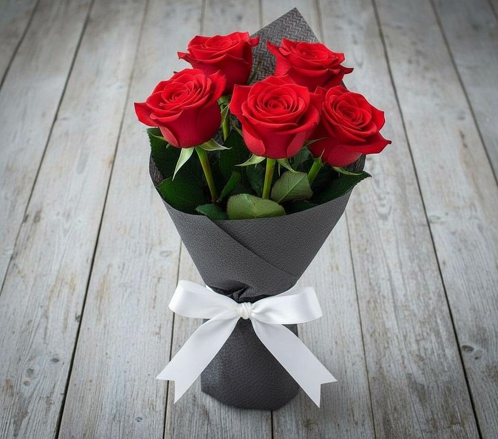 Букет 5 Красных роз Эдлесс Лав в Старотимашкино