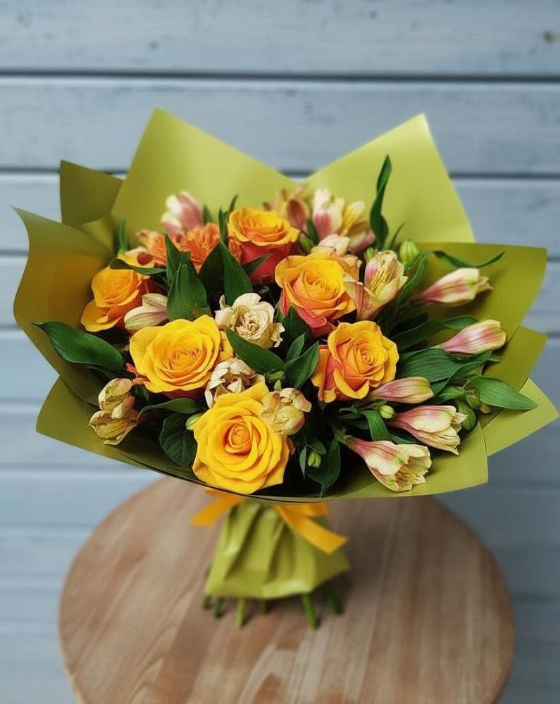 Букет цветов из: Альстромерии и Розы в Старотимашкино