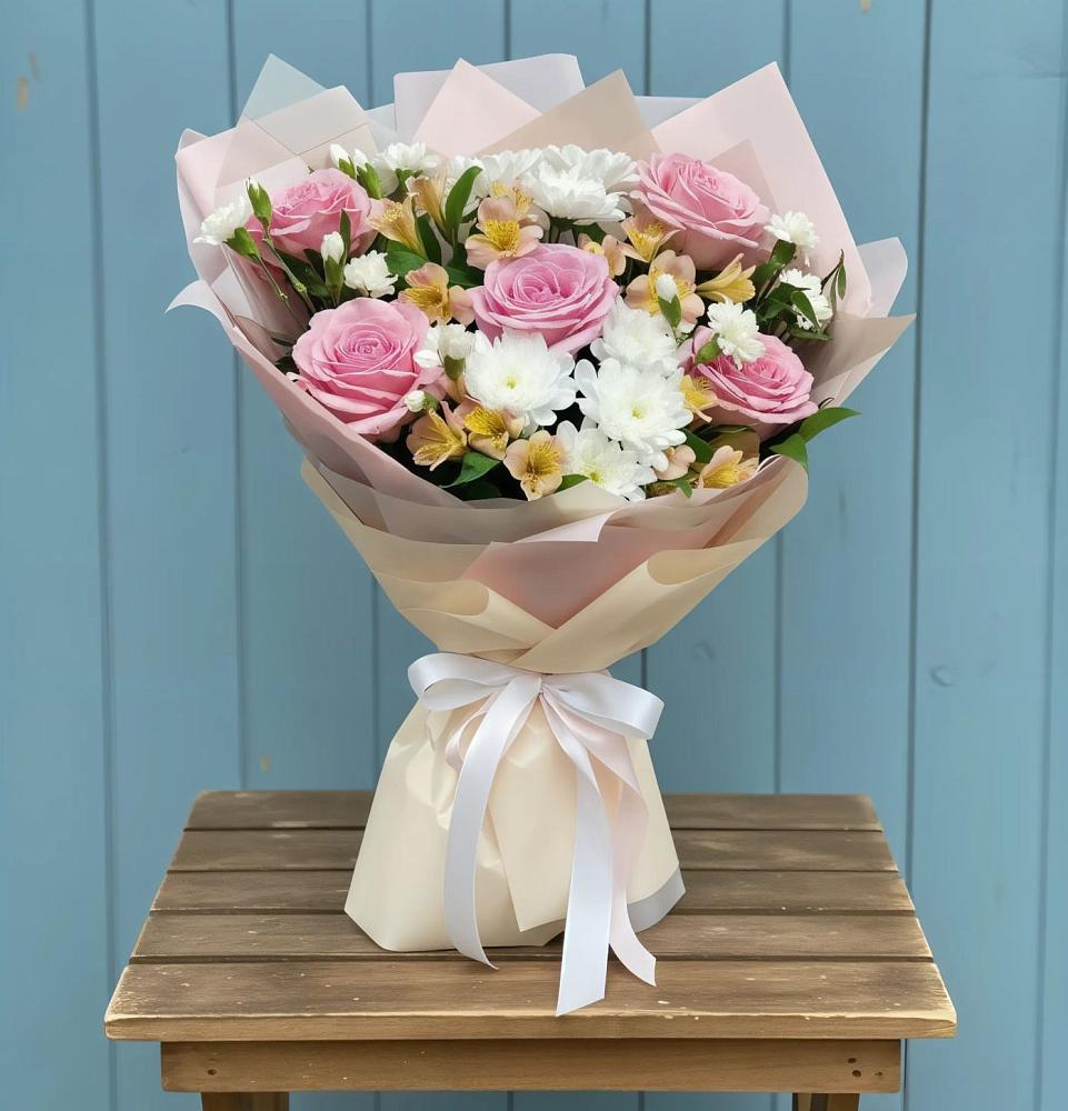 Букет цветов из: Гвоздики, Орхидеи и Розы в Старотимашкино