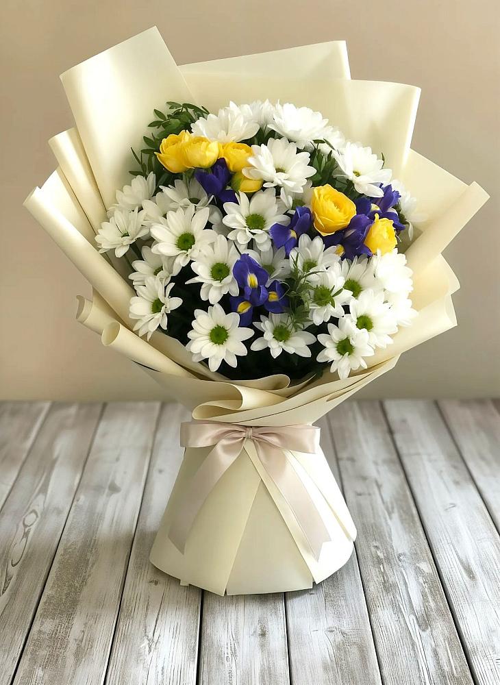 Букет цветов из: Ирисы, Хризантемы и Розы в Старотимашкино