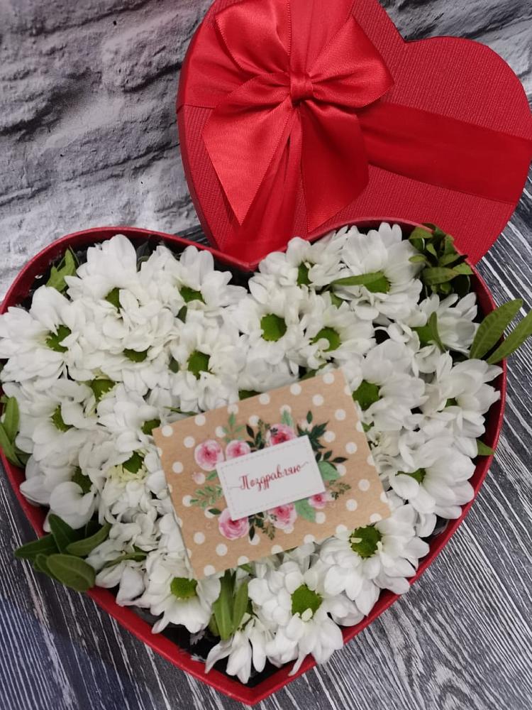 Цветочная композиция из Хризантемы в виде сердца в Старотимашкино