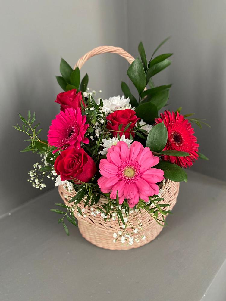 Цветочная композиция из Розы, Хризантемы и Герберы в корзине в Старотимашкино