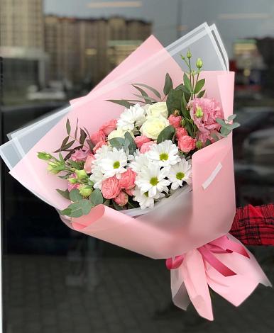 Букет цветов из: Розы, Лизиантусы и Хризантемы в Старотимашкино